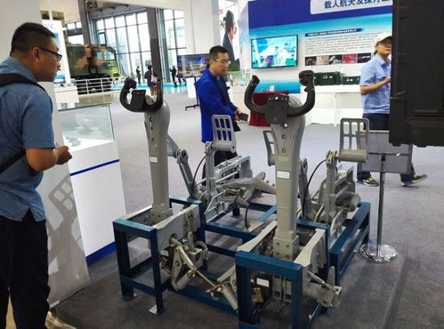 戰斗機的駕駛桿與客機轟炸機的操縱盤 不同飛行需求下的操控設計差異